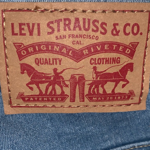 Floral Levi’s Shaped Capri Jeans - Picture 5 of 8